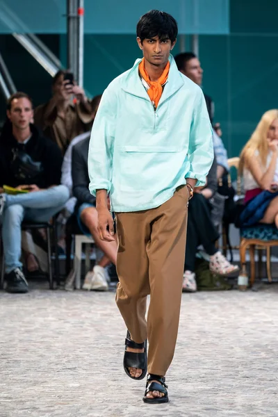 Look 3